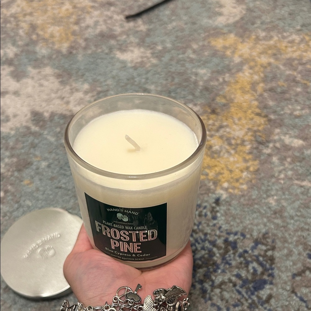 Hand in hand frosted pine plant based wax candle - Picture 3 of 3